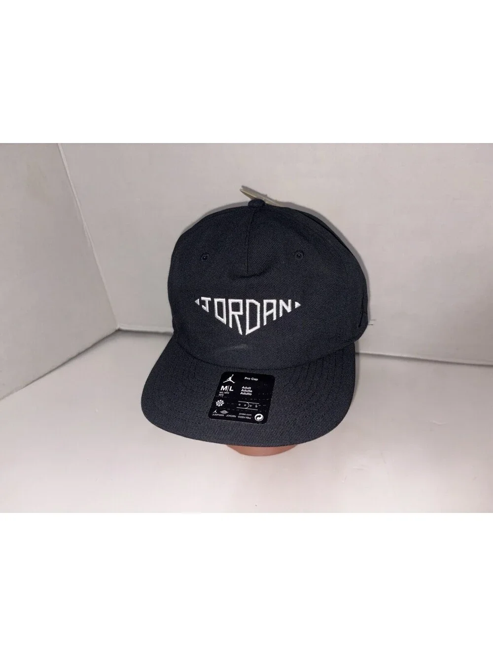 NIKE JORDAN (PRO CAP) MENS SNAPBACK HAT (M/L ADJUSTABLE) NWT BLACK/WHITE LOGO